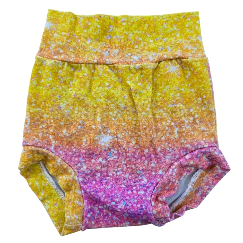 🌸 Adorable Set of 3 High-Waisted Diaper Covers – Floral & Sparkle Prints 🌸 - Picture 6 of 7